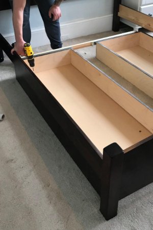 removals-dissassembly-bed-300x450